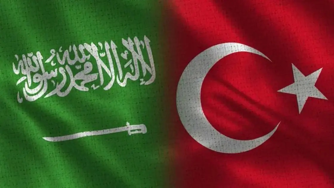 Vlajky Saúdské Arábie a Turecka.
