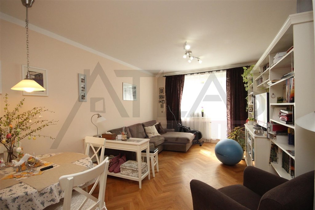 Pronájem částečně zařízeného bytu 3+kk s parkováním Praha 5 - Stodůlky, Svitákova 2775 jen 100 m od stanice metra Stodůlky