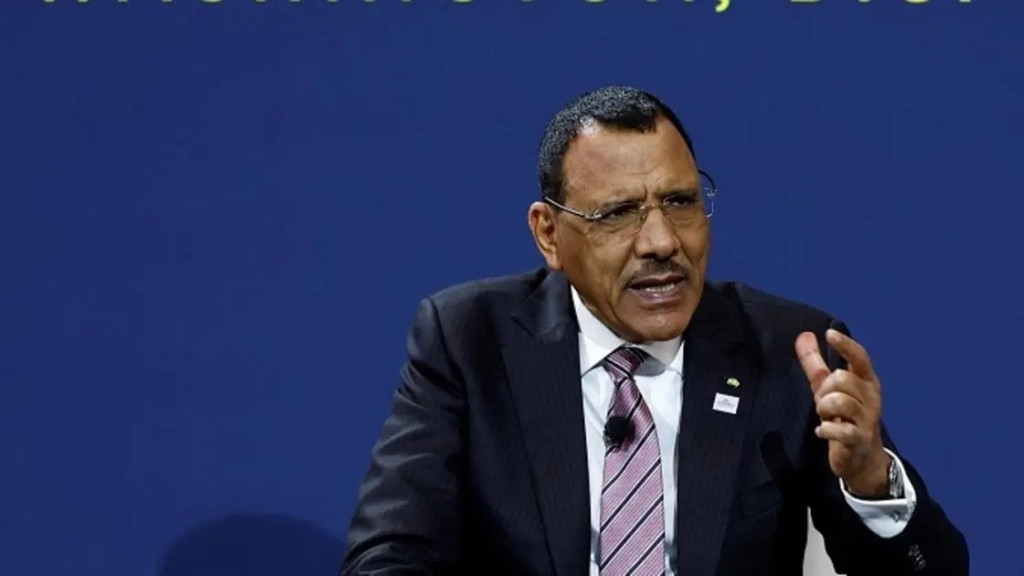 igerský prezident Mohamed Bazoum se účastní Fóra pro mír, bezpečnost a vládu během Summitu vedoucích představitelů USA a Afriky 2022 ve Washingtonu, USA, 13. prosince 2022