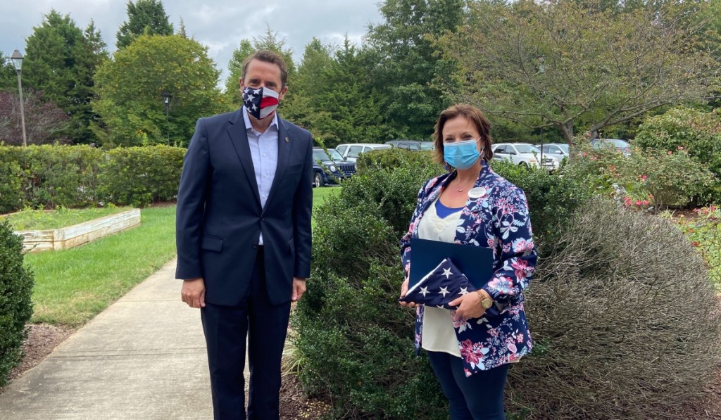 kongresman Mark Walker ocenil Brittany Giordano komunitního hrdinkou měsíce