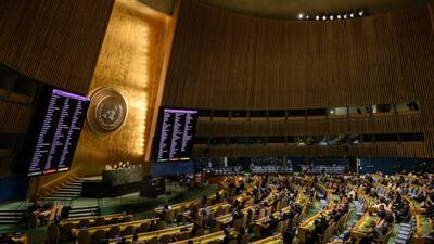 Celkový pohled na výsledky hlasování během zasedání Valného shromáždění OSN v sídle OSN v New Yorku 12. října 2022