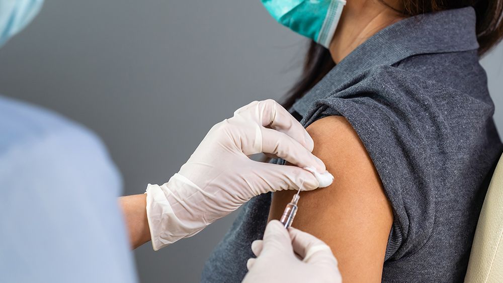 „Vakcíny“ proti Covidu jsou osmkrát smrtelnější než samotná nemoc – vládní údaje