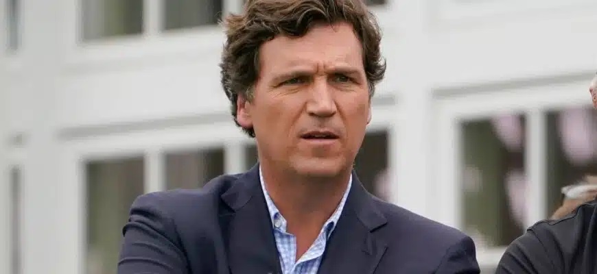 Pravicový moderátor Tucker Carlson