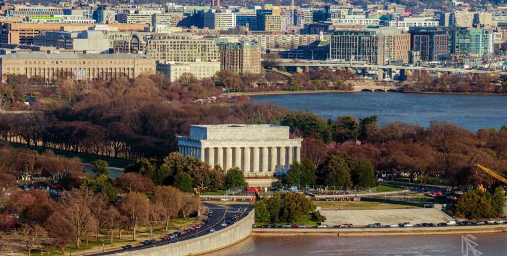 Washington, D.C., trpí jednou z nejvyšších kriminalit v USA. Kim Bey přináší městu naději prostřednictvím The Way to Happiness.