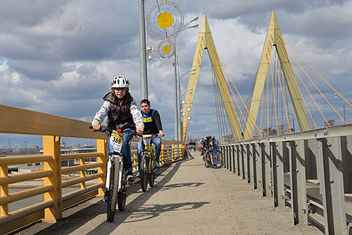 „Cyklista v Kazani dnes cestuje od 4 do 7 km denně, z Azina do centra - 7 km ...“